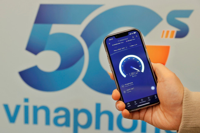 Utilisant des équipements et technologies modernes et fonctionnant sur la bande de fréquence 3.700 – 3.800 MHz, VinaPhone 5G permet un service Internet rapide. Photo : VNA.