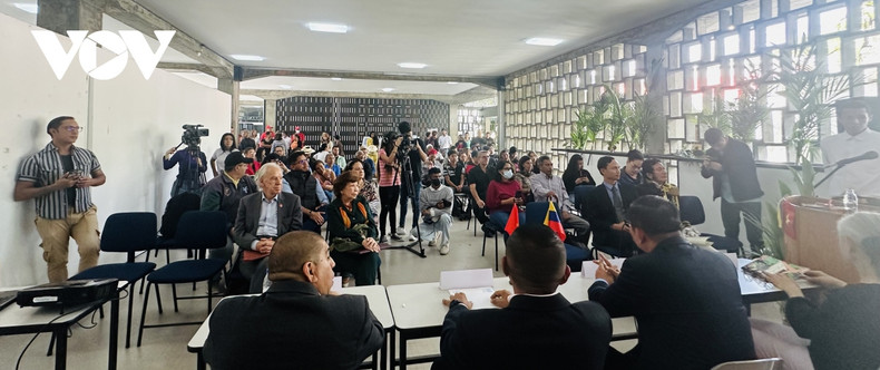Vue générale de la table ronde sur la vie et la carrière révolutionnaire du Président Hô Chi Minh et la Révolution vietnamienne, le 24 janvier à Caracas, au Venezuela. Photo: VOV.