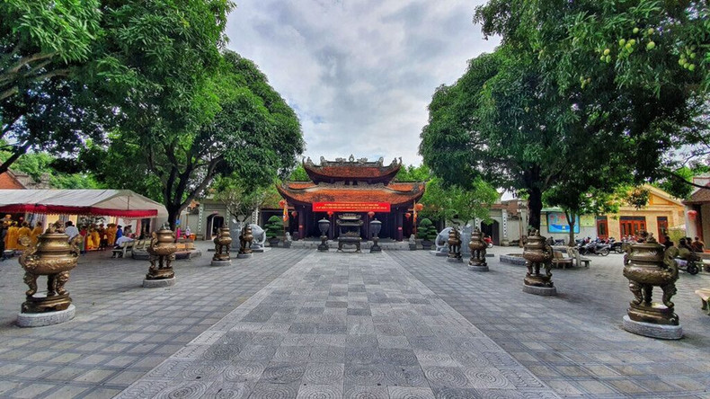 Le temple Dô, niché au cœur du village de Dinh Bang, province de Bac Ninh, est un haut lieu de tourisme culturel et spirituel. Photo : CVN.