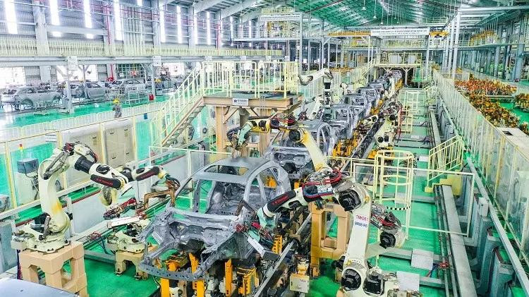 Actuellement, l’industrie automobile vietnamienne compte environ 40 entreprises, dont certaines ont activement participé à la chaîne de production mondiale, comme le groupe Thaco (Truong Hai Auto). Photo : congthuong.vn