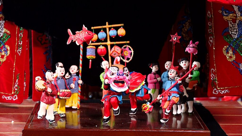 Figurines folkloriques fabriquées par l'artisan Dang Van Hâu. Photo : CVN. Figurines folkloriques fabriquées par l'artisan Dang Van Hâu. Photo : CVN.