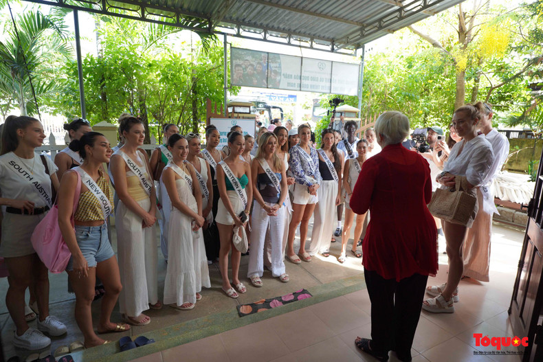 La visite dans la province de Quang Nam s’inscrit dans le cadre du tour final du concours de beauté Miss Universe Australia 2024, prévu en novembre prochain. Photo: toquoc.vn. La visite dans la province de Quang Nam s’inscrit dans le cadre du tour final du concours de beauté Miss Universe Australia 2024, prévu en novembre prochain. Photo: toquoc.vn.