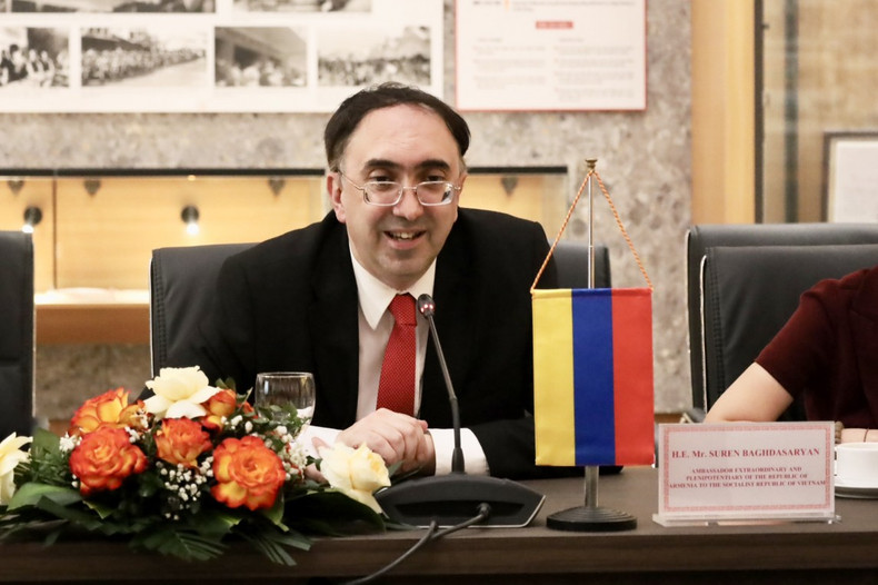 L’ambassadeur arménien Suren Baghdasaryan a jugé nécessaire de porter la coopération vietnamo-arménienne à la hauteur du potentiel et des bonnes relations politiques entre les deux pays. Photo: congthuong.vn. L’ambassadeur arménien Suren Baghdasaryan a jugé nécessaire de porter la coopération vietnamo-arménienne à la hauteur du potentiel et des bonnes relations politiques entre les deux pays. Photo: congthuong.vn.