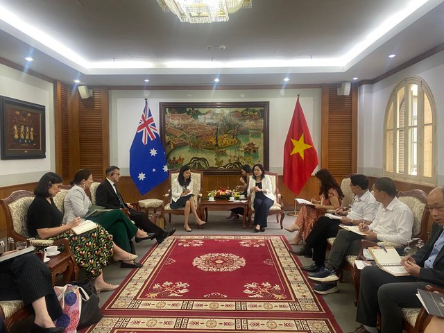 Dans les temps à venir, le Vietnam souhaite continuer à coopérer étroitement avec les organes australiens concernés, dont l’Ambassade d’Australie au Vietnam, dans la prévention et la lutte contre la violence familiale et la promotion de l’égalité des sexes. Photo: toquoc.vn.