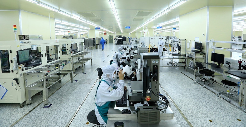 La Sarl Hana Micron Vina (République de Corée), spécialisée dans la fabrication de cartes de circuits intégrés utilisées pour les téléphones mobiles et d’autres appareils électroniques intelligents, continue d’investir dans l’agrandissement de son usine de production dans la province de Bac Giang pour la période 2023 - 2026. La Sarl Hana Micron Vina (République de Corée), spécialisée dans la fabrication de cartes de circuits intégrés utilisées pour les téléphones mobiles et d’autres appareils électroniques intelligents, continue d’investir dans l’agrandissement de son usine de production dans la province de Bac Giang pour la période 2023 - 2026.