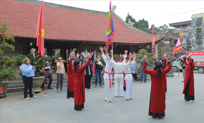 Représentation du chant Xoan traditionnel à l’occasion de la Fête des temples des rois Hùng. Photo : baodantoc.vn