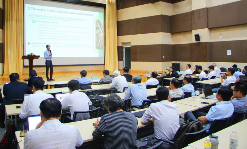 Le colloque attire la participation de nombreux experts et représentants des universités et entreprises de Can Tho, de Hô Chi Minh-Ville et d’autres provinces dans le delta du Mékong. Photo : thoidai.com.vn Le colloque attire la participation de nombreux experts et représentants des universités et entreprises de Can Tho, de Hô Chi Minh-Ville et d’autres provinces dans le delta du Mékong. Photo : thoidai.com.vn