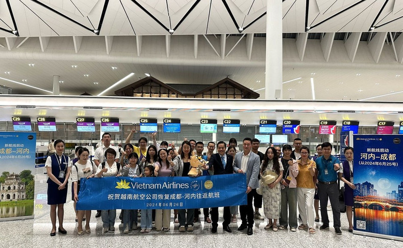Les passagers sont arrivés à l'aéroport international de Chengdu Tianfu. Photo : VNA. Les passagers sont arrivés à l'aéroport international de Chengdu Tianfu. Photo : VNA.