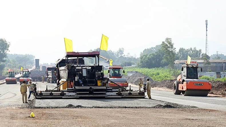 Mise en chantier du projet de construction de l'autoroute Biên Hoa - Vung Tàu. Photo: Duy Linh/NDEL. Mise en chantier du projet de construction de l'autoroute Biên Hoa - Vung Tàu. Photo: Duy Linh/NDEL.