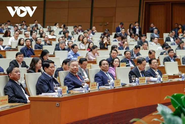 Le secrétaire général du Parti Tô Lâm, le président de la République Luong Cuong, le Premier ministre Pham Minh Chinh et le président de l'Assemblée nationale Trân Thanh Mân ont assisté à la conférence depuis Hanoï. Photo: VOV.