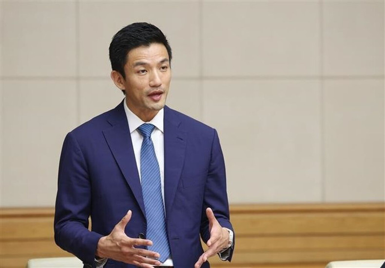 Le représentant du groupe Google prend la parole lors de la conférence. Photo : VNA.