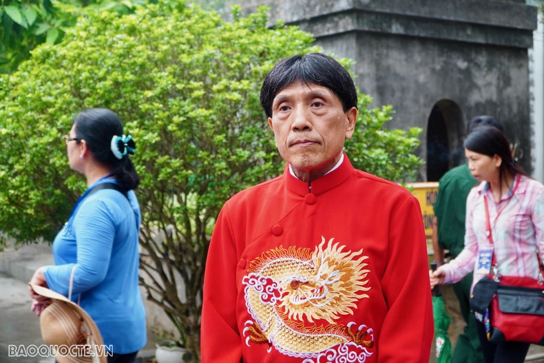 Nguyen Ba Hung, un Vietnamien résidant en Thaïlande, a souligné l’importance de l’événement pour connecter les Vietnamiens d’outre-mer ainsi que les Vietnamiens du pays et de l’étranger. Il a cité la célèbre phrase du Président Hô Chi Minh : « Les rois Hùng ont eu le mérite de fonder le pays, c’est à nous de le défendre ». Selon lui, cette devise a contribué à promouvoir la grande solidarité et la force interne du peuple vietnamien durant son œuvre d’édification et de défense nationale. Photo: baoquocte.vn.