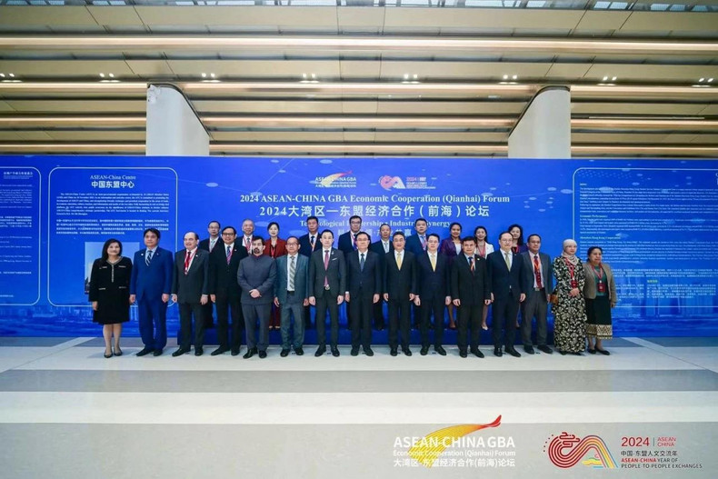 Placé sous le thème « Technological leadership — Industrial synergy », le Forum de coopération économique ASEAN — Chine de la Grande Baie 2024 a pour but de promouvoir la coopération dans les domaines industriels émergents, ainsi que de renforcer la connexion et les investissements entre les collectivités locales et les entreprises de l’ASEAN et de la Chine, en particulier avec la région de la Grande Baie de Guangdong — Hong Kong — Macao. Photo : Consulat général du Vietnam à Guangzhou.