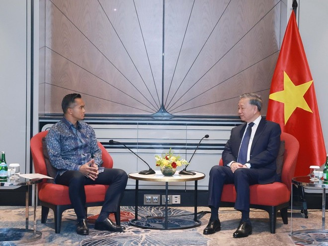 Le secrétaire général Tô Lâm reçoit le président de la Chambre de commerce et d’industrie indonésienne (KADIN), Anindya Bakrie. Photo : VNA. Le secrétaire général Tô Lâm reçoit le président de la Chambre de commerce et d’industrie indonésienne (KADIN), Anindya Bakrie. Photo : VNA.