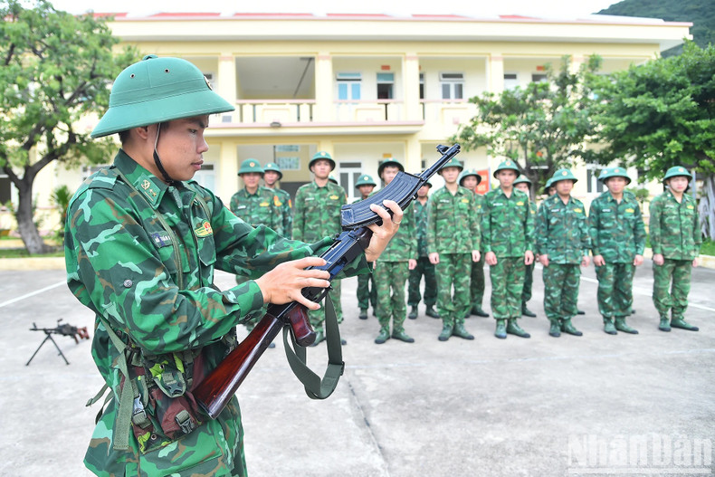 Outre des entraînements réguliers, cette unité militaire a maintenu strictement l’état de préparation au combat, notamment lors des fêtes et des événements importants du pays. Elle a aussi participé à la prévention et au règlement des catastrophes et incidents, ainsi qu’à la recherche et au sauvetage sur mer.