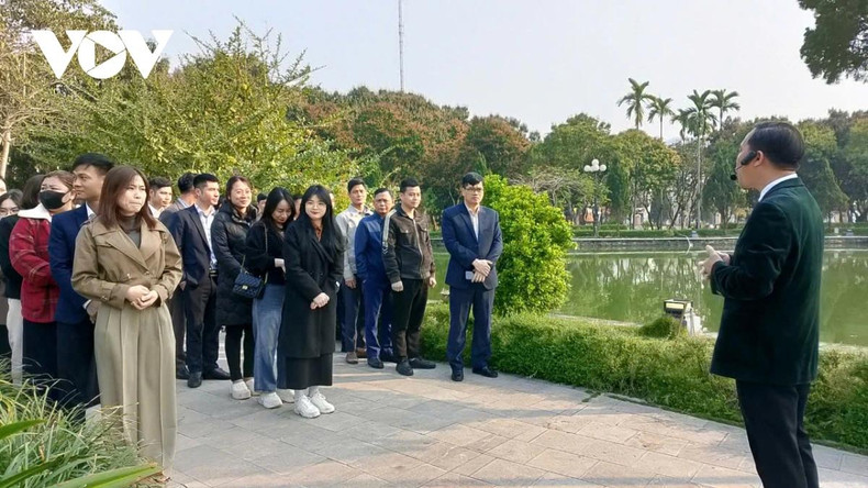 La zone commémorative du Président Hô Chi Minh à Nghia Lo est actuellement devenue une institution culturelle et éducative à forte influence. Elle attire chaque année de nombreux visiteurs, dont ceux qui aiment découvrir l’histoire nationale et la vie et la carrière du grand leader vietnamien. Photo : VOV. La zone commémorative du Président Hô Chi Minh à Nghia Lo est actuellement devenue une institution culturelle et éducative à forte influence. Elle attire chaque année de nombreux visiteurs, dont ceux qui aiment découvrir l’histoire nationale et la vie et la carrière du grand leader vietnamien. Photo : VOV.