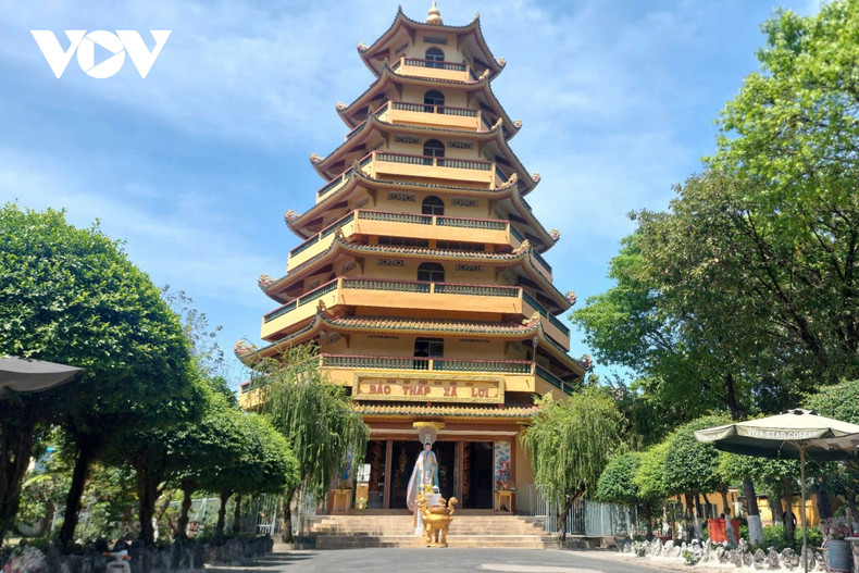 Le vénérable Thich Tri Duc qui gère cette pagode explique : « La pagode est restée intacte depuis sa création en 1744. Elle a été édifiée au milieu d’une forêt, d’où son nom de Giac Lam ». Dans le passé, c’était un lieu de formation des préceptes bouddhistes pour la région du Sud. Photo : VOV. Le vénérable Thich Tri Duc qui gère cette pagode explique : « La pagode est restée intacte depuis sa création en 1744. Elle a été édifiée au milieu d’une forêt, d’où son nom de Giac Lam ». Dans le passé, c’était un lieu de formation des préceptes bouddhistes pour la région du Sud. Photo : VOV.
