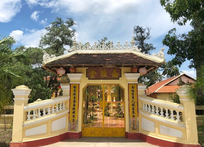 Construit en 1895, Nam Nha est l’une des pagodes les plus sacrées de la ville de Can Tho. Construit en 1895, Nam Nha est l’une des pagodes les plus sacrées de la ville de Can Tho.