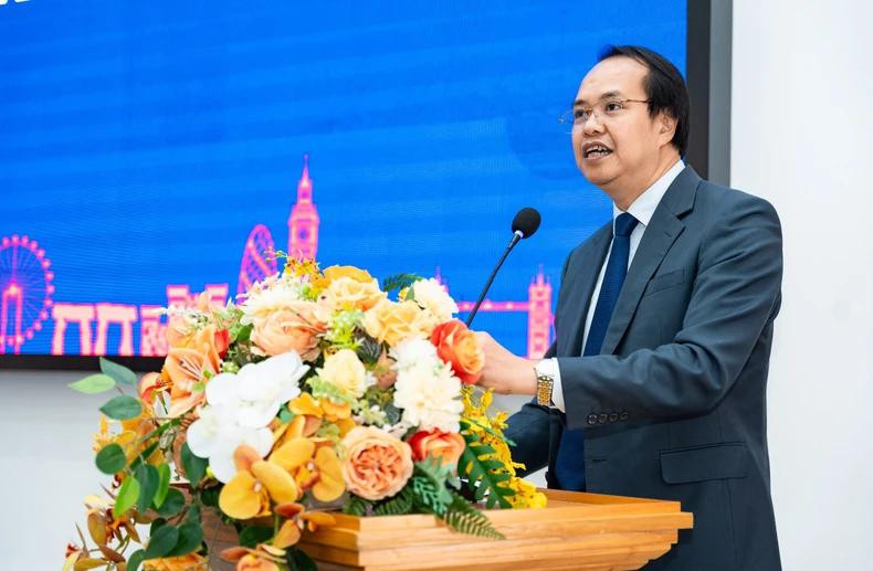 Le professeur agrégé - docteur Nguyen Phu Khanh, directeur général adjoint et vice-recteur de l'Université Phenikaa, a salué l'efficacité du projet d’enseignement transnational (TNE) Vietnam – Royaume-Uni, qui a permis à son université d’améliorer les capacités de son personnel dans l’enseignement supérieur, l’élaboration des programmes de formation attrayants et des méthodes d’enseignement actives, ainsi que dans la gestion de la qualité des programmes de formation conjoints. Photo: NDEL Le professeur agrégé - docteur Nguyen Phu Khanh, directeur général adjoint et vice-recteur de l'Université Phenikaa, a salué l'efficacité du projet d’enseignement transnational (TNE) Vietnam – Royaume-Uni, qui a permis à son université d’améliorer les capacités de son personnel dans l’enseignement supérieur, l’élaboration des programmes de formation attrayants et des méthodes d’enseignement actives, ainsi que dans la gestion de la qualité des programmes de formation conjoints. Photo: NDEL