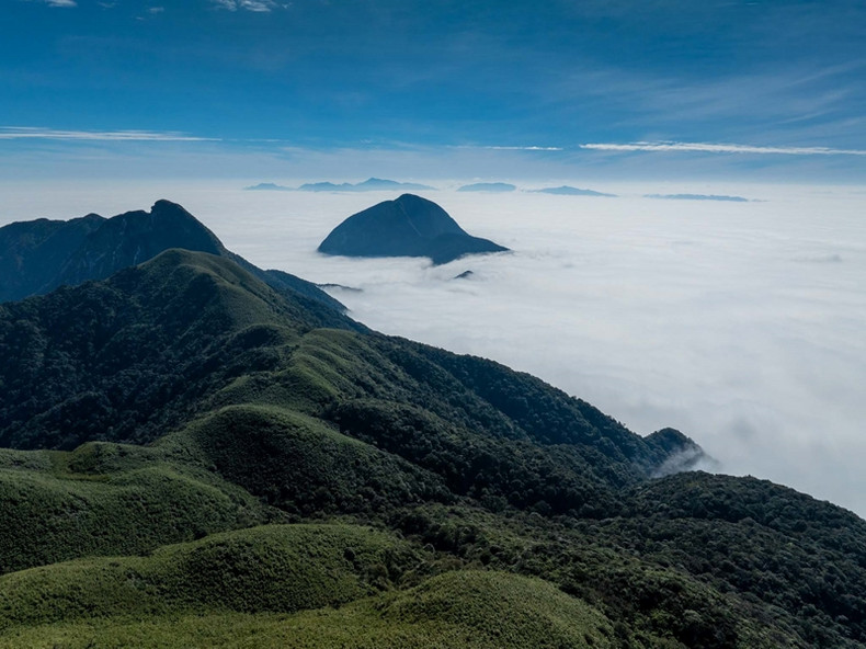 Évitez d'y aller pendant la saison des pluies -, de mai à septembre, où les pentes sont très glissantes, provoquant facilement des crues soudaines. Évitez d'y aller pendant la saison des pluies -, de mai à septembre, où les pentes sont très glissantes, provoquant facilement des crues soudaines.