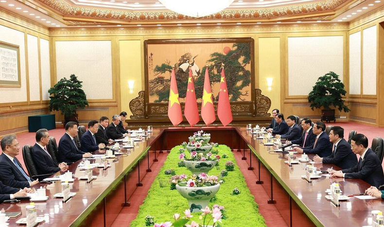 Entrevue entre le PM vietnamien Pham Minh Chinh (3e à droite) et le Secrétaire général du PCC et Président chinois, Xi Jinping (3e à gauche), le 26 juin à Pékin. Photo : VNA.. Entrevue entre le PM vietnamien Pham Minh Chinh (3e à droite) et le Secrétaire général du PCC et Président chinois, Xi Jinping (3e à gauche), le 26 juin à Pékin. Photo : VNA..