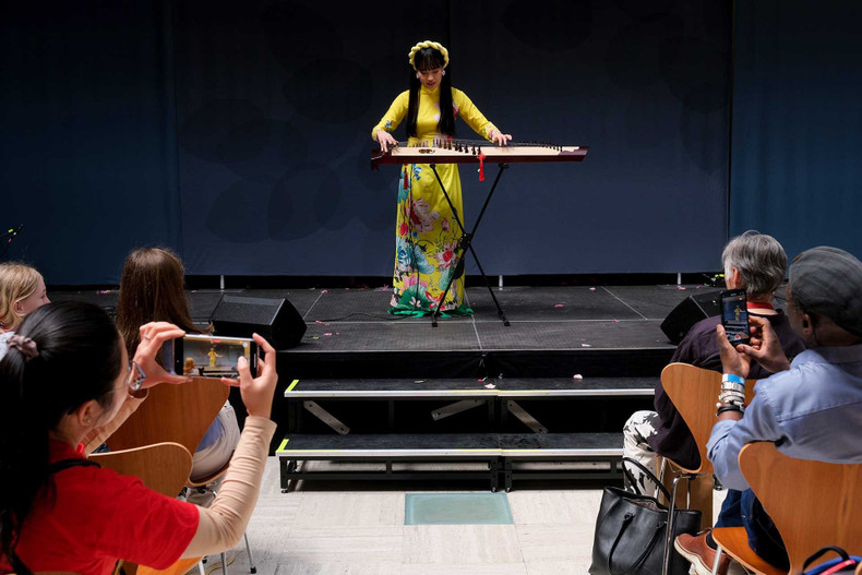 En plus de participer à cette foire caritative, d’ici la fin de l’année, l’ambassade du Vietnam au Danemark a l’intention d’organiser plusieurs programmes destinés à promouvoir la culture vietnamienne auprès des amis étrangers, dont les Danois. Photo: baoquocte.vn.