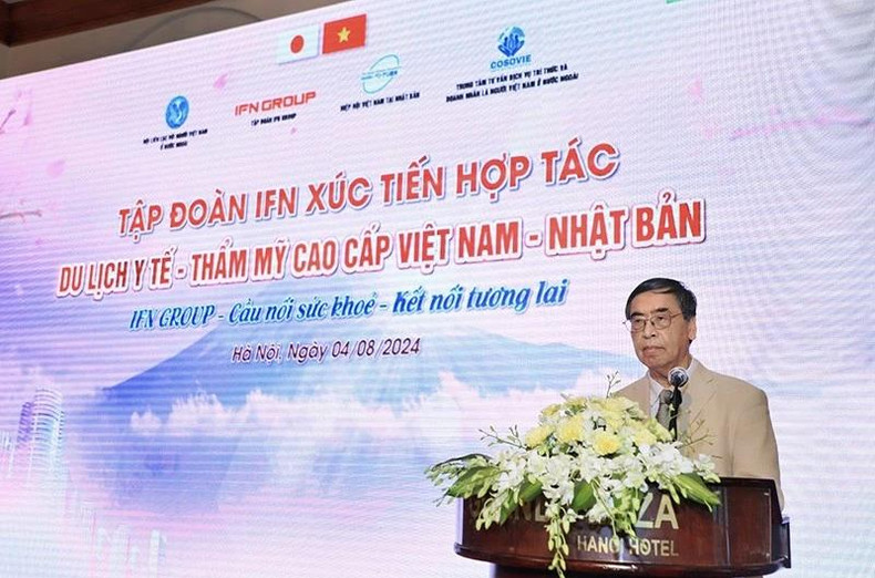 L'ambassadeur Nguyen Phu Binh, ancien vice-ministre vietnamien des Affaires étrangères et président de l'association ALOV, prend la parole lors de la cérémonie. Photo: baoquocte.vn L'ambassadeur Nguyen Phu Binh, ancien vice-ministre vietnamien des Affaires étrangères et président de l'association ALOV, prend la parole lors de la cérémonie. Photo: baoquocte.vn