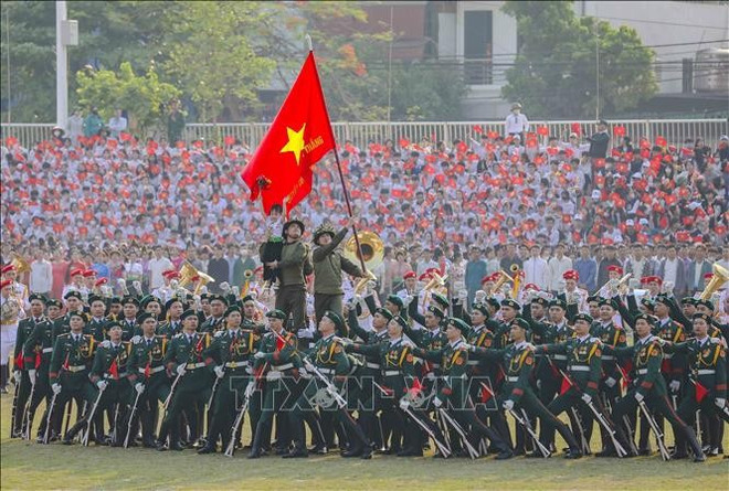 Un spectacle en célébration de la Victoire de Dien Bien Phu. Photo : VNA. Un spectacle en célébration de la Victoire de Dien Bien Phu. Photo : VNA.