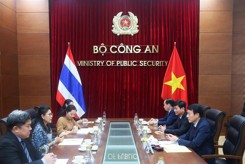 Le Vietnam et la Thaïlande doivent approfondir leur coopération dans la prévention et la lutte contre les crimes transnationaux, dont les crimes liés à la drogue, l’immigration illégale, le terrorisme ou encore les crimes liés aux hautes technologies. Photo : bocongan.gov.vn. Le Vietnam et la Thaïlande doivent approfondir leur coopération dans la prévention et la lutte contre les crimes transnationaux, dont les crimes liés à la drogue, l’immigration illégale, le terrorisme ou encore les crimes liés aux hautes technologies. Photo : bocongan.gov.vn.