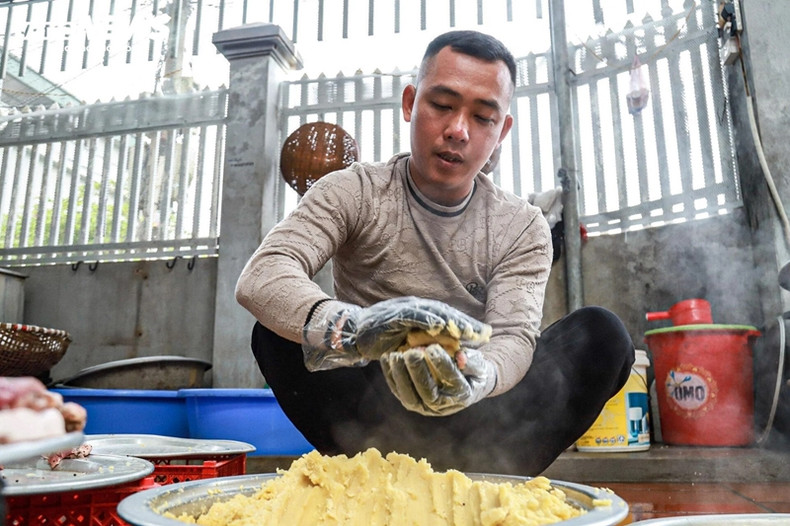 Les haricots verts sont cuits avant d'être roulés en gros morceaux avec du porc au milieu. Les haricots verts sont cuits avant d'être roulés en gros morceaux avec du porc au milieu.