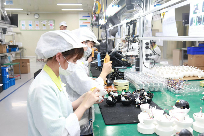 Les produits vietnamiens les plus exportés vers le marché polonais comprennent les ordinateurs, les produits électroniques et leurs composants, les machines, outils et pièces détachées, les produits de textile-habillement, les chaussures, les fruits de mer, ou encore les produits sidérurgiques. Photo : congthuong.vn Les produits vietnamiens les plus exportés vers le marché polonais comprennent les ordinateurs, les produits électroniques et leurs composants, les machines, outils et pièces détachées, les produits de textile-habillement, les chaussures, les fruits de mer, ou encore les produits sidérurgiques. Photo : congthuong.vn