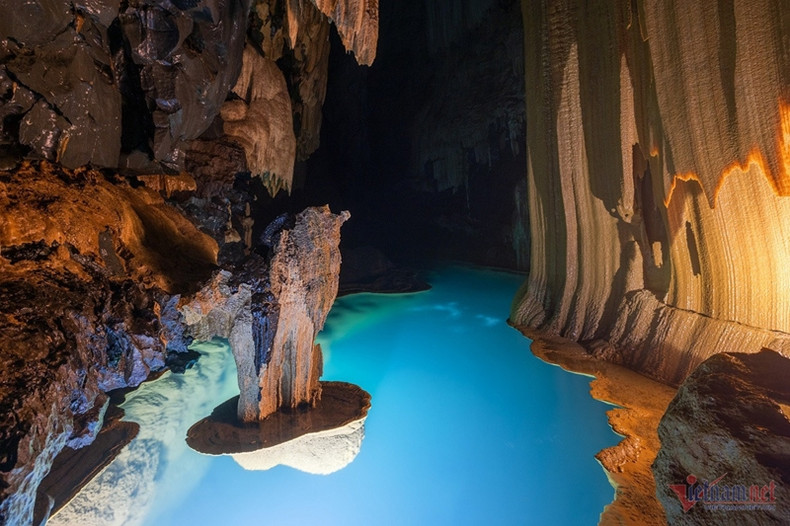 Les eaux du lac Lo Lung débordent gracieusement dans les lacs environnants.