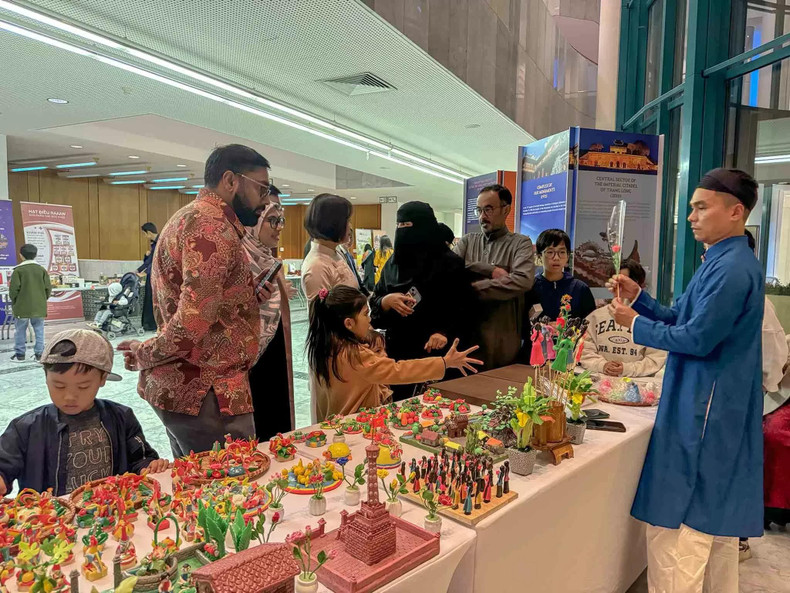 Le programme s’inscrit dans le cadre des célébrations du 25e anniversaire de l’établissement des relations diplomatiques entre le Vietnam et l’Arabie Saoudite (1999 – 2024). Photo : Ambassade du Vietnam en Arabie Saoudite. Le programme s’inscrit dans le cadre des célébrations du 25e anniversaire de l’établissement des relations diplomatiques entre le Vietnam et l’Arabie Saoudite (1999 – 2024). Photo : Ambassade du Vietnam en Arabie Saoudite.