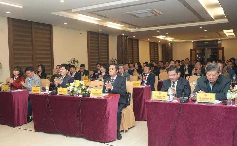 De nombreux experts ont indiqué que Sa Pa nécessitait d’une stratégie synchrone pour le développement de l'économie nocturne, avec l’accent mis sur la planification des espaces nocturnes associés à la culture indigène. Photo : NDEL De nombreux experts ont indiqué que Sa Pa nécessitait d’une stratégie synchrone pour le développement de l'économie nocturne, avec l’accent mis sur la planification des espaces nocturnes associés à la culture indigène. Photo : NDEL