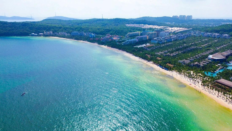 La plage de Bai Khem (quartier d’An Thoi), un lieu idéal pour se détendre et se baigner. (Photo: Chi Công)