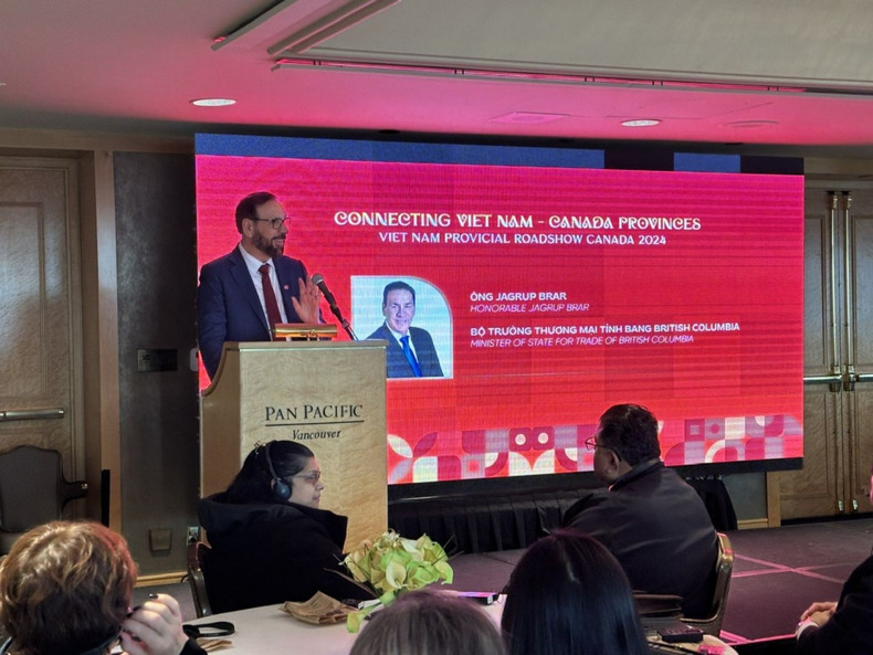 Le ministre d’État chargé du Commerce de la Colombie-Britannique, Jagrup Brar, prend la parole lors du séminaire. Photo: baoquocte.vn. Le ministre d’État chargé du Commerce de la Colombie-Britannique, Jagrup Brar, prend la parole lors du séminaire. Photo: baoquocte.vn.