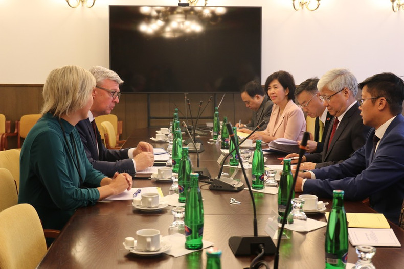 Séance de travail avec le vice-président de la Chambre des députés et premier vice-président du mouvement ANO, Karel Havlíček. Photo: VNA Séance de travail avec le vice-président de la Chambre des députés et premier vice-président du mouvement ANO, Karel Havlíček. Photo: VNA