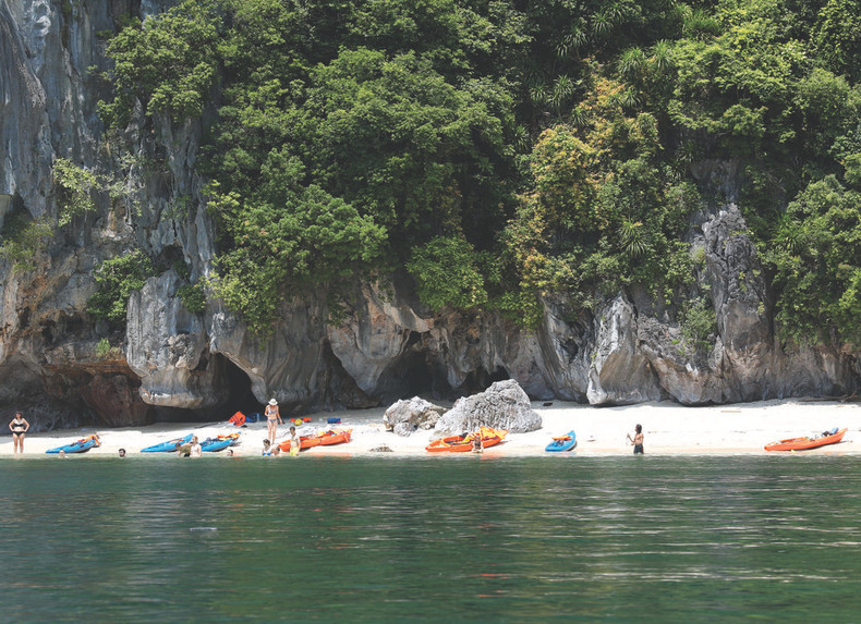 Une plage de la baie de Lan Ha. Photo : VNA. Une plage de la baie de Lan Ha. Photo : VNA.