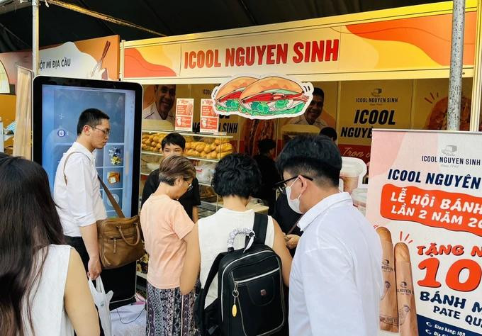 Il s’agit d’une bonne occasion pour promouvoir la culture culinaire et le « bánh mì » vietnamien en particulier auprès des amis internationaux. Photo: SGGP.