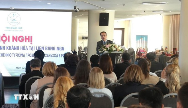 L&apos;ambassadeur du Vietnam en Russie, Dang Minh Khoi s&apos;exprime lors de la conférence. Photo : VNA.