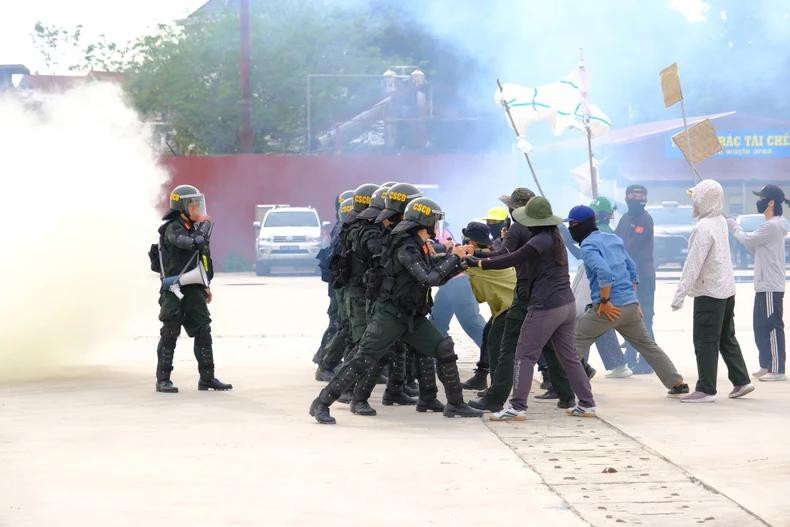 Lors d'un exercice de simulation de l’unité de police de maintien de la paix no 1. Photo : NDEL Lors d'un exercice de simulation de l’unité de police de maintien de la paix no 1. Photo : NDEL