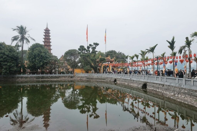 La pagode Trân Quôc a ressorti ses lanternes pour le Têt Nguyên Tiêu. Photo : VNA. La pagode Trân Quôc a ressorti ses lanternes pour le Têt Nguyên Tiêu. Photo : VNA.