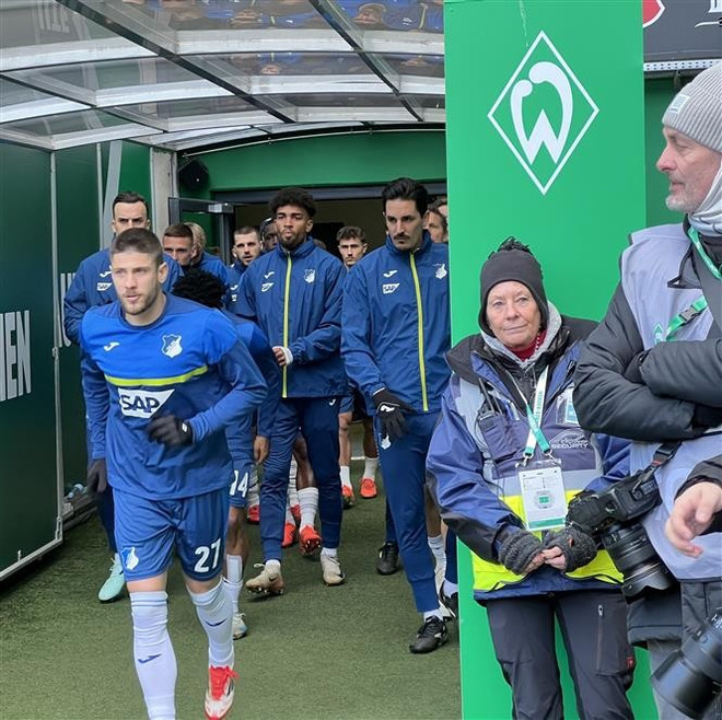 Les joueurs du Werder Bremen avant un match. Photo : VNA. Les joueurs du Werder Bremen avant un match. Photo : VNA.