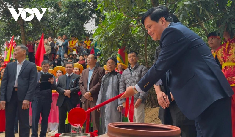 La Fête d’offrande d’encens au temple Hai Ba Trung est un événement culturel important du district de Song Ma au début du Nouvel An lunaire. Photo : VOV La Fête d’offrande d’encens au temple Hai Ba Trung est un événement culturel important du district de Song Ma au début du Nouvel An lunaire. Photo : VOV