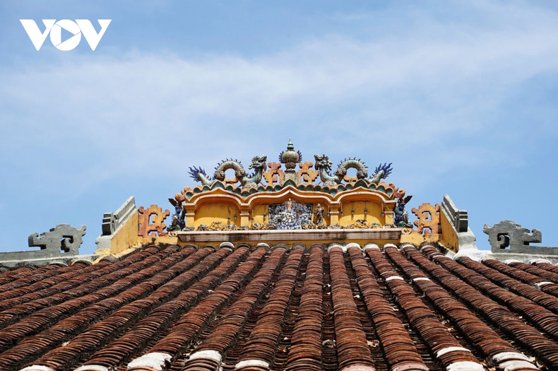 La pagode Giac Lam, également connue sous le nom de Cam Son ou Cam Dem, appartient à la secte Zen Lam Te. Située au 118 rue Lac Long Quan, district de Tân Binh, elle est entourée par un spacieux jardin clos et bordée par des statues de dragons mythiques. Photo : VOV. La pagode Giac Lam, également connue sous le nom de Cam Son ou Cam Dem, appartient à la secte Zen Lam Te. Située au 118 rue Lac Long Quan, district de Tân Binh, elle est entourée par un spacieux jardin clos et bordée par des statues de dragons mythiques. Photo : VOV.