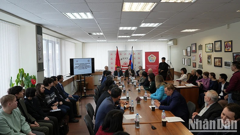 L’événement a vu la présence de nombreux experts et étudiants russes en vietnamologie. Photo : NDEL.