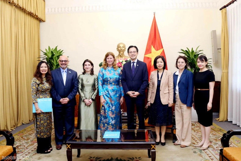 L'UNICEF s’engage à accompagner le Vietnam dans les soins et la protection des enfants, ainsi que dans d'autres questions de développement. Photo: baoquocte.vn