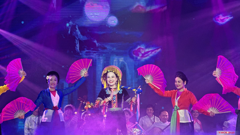 Un numéro artistique imprégné de la culture traditionnelle du Vietnam. Photo : thoidai.com.vn.