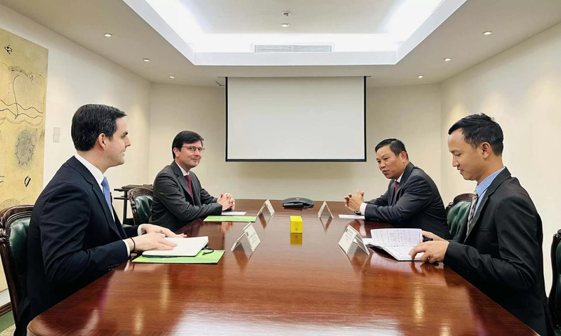 L’ambassadeur Vu Trung My a affirmé l’engagement du Vietnam, en tant que l'un des membres fondateurs du P4G, à participer de manière active et responsable aux activités du forum, ainsi qu’à travailler en étroite collaboration avec des partenaires internationaux pour faire avancer l’agenda, la vision et les missions du forum. Photo : baoquocte.vn L’ambassadeur Vu Trung My a affirmé l’engagement du Vietnam, en tant que l'un des membres fondateurs du P4G, à participer de manière active et responsable aux activités du forum, ainsi qu’à travailler en étroite collaboration avec des partenaires internationaux pour faire avancer l’agenda, la vision et les missions du forum. Photo : baoquocte.vn
