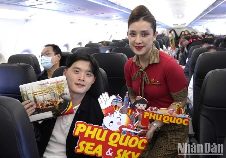 Réservez vos billets dès aujourd'hui pour découvrir la magnifique ville de Taipei, détendre sur les plus belles plages de l'île de Phu Quôc ou voyager vers des destinations renommées à travers le monde ! Photo : NDEL. Réservez vos billets dès aujourd'hui pour découvrir la magnifique ville de Taipei, détendre sur les plus belles plages de l'île de Phu Quôc ou voyager vers des destinations renommées à travers le monde ! Photo : NDEL.